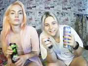 doublechris Помогла рыжей подруге отодвинуть трусики и поласкала пизду