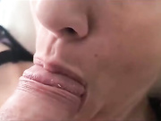 ДЕВИЦА ОТСОСАЛА