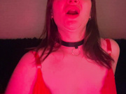 GirlDevil трахает себя сосёт крупный план,новая модель