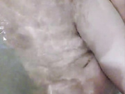 Klisyonka забавляется в ванной