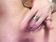 -LILITI- разрабатывает обе дырочки одновременно