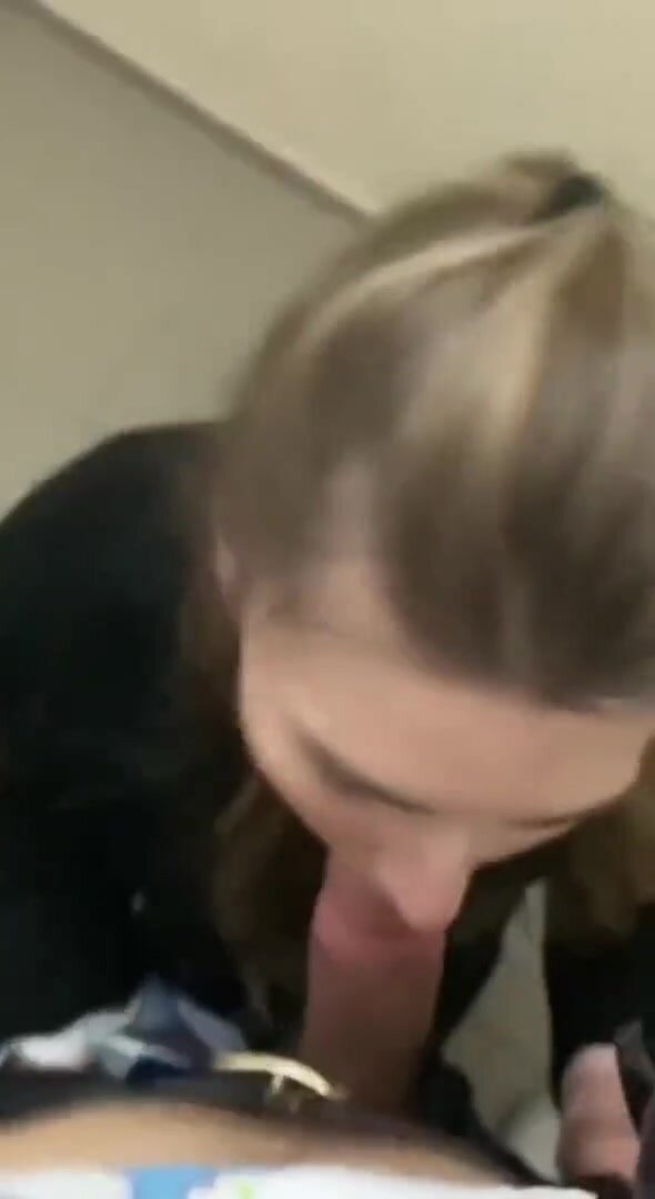 ДЕВИЦА ОТСОСАЛА