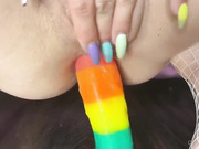 САМА СЕБЯ ТРАХАЕТ