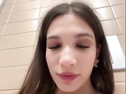 ДЕВИЦА ДРОЧИТ