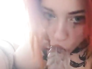 ДЕВИЦА ДРОЧИТ