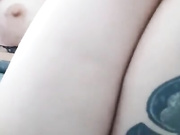 ДЕВИЦА ДРОЧИТ