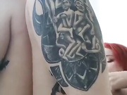 ДЕВИЦА ДРОЧИТ