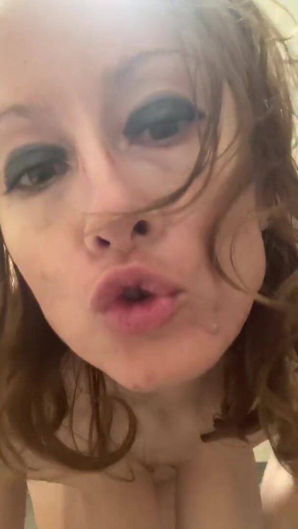 ГОЛАЯ ДЕВИЦА