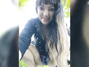 lalili Жгучая брюнетка отодвинула трусики в сторонку на улице