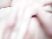 ДЕВИЦА ДРОЧИТ