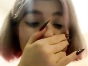 ДЕВИЦА ДРОЧИТ