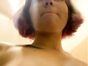 ДЕВИЦА ДРОЧИТ