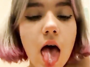 ДЕВИЦА ДРОЧИТ