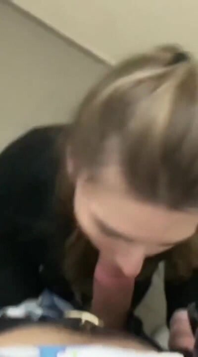 ДЕВИЦА ОТСОСАЛА