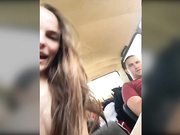 Crazy-lady шалости в тачке