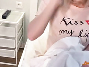 ДЕВИЦА ТРАХАЕТСЯ