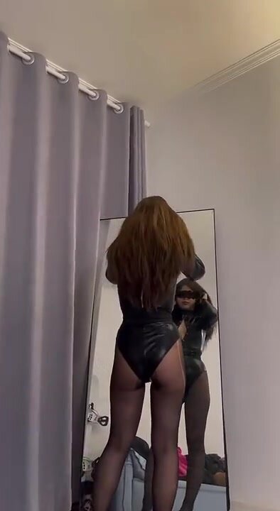 СОСЕТ И ТРАХАЕТСЯ