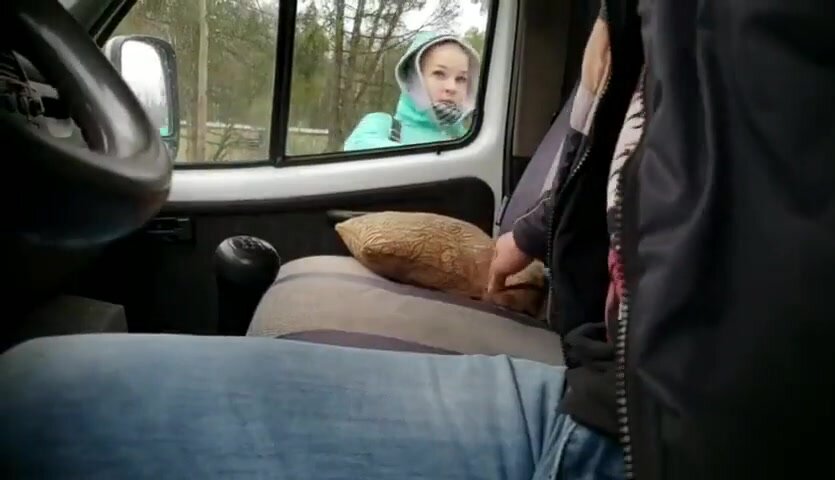 ДЕВИЦА ОТСОСАЛА