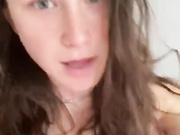 ДЕВИЦА ДРОЧИТ