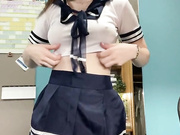 ДЕВИЦА ДРОЧИТ