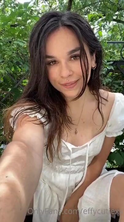 ДЕВИЦА ДРОЧИТ