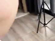 ДЕВИЦА ТРАХАЕТСЯ