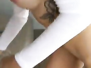 ДЕВИЦА ТРАХАЕТСЯ