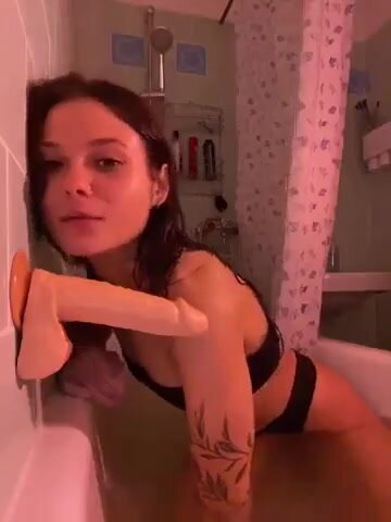 ГОЛАЯ ДЕВИЦА