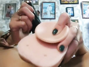 САМА СЕБЯ ТРАХАЕТ