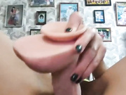 САМА СЕБЯ ТРАХАЕТ