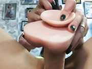 САМА СЕБЯ ТРАХАЕТ