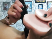 САМА СЕБЯ ТРАХАЕТ