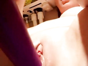 САМА СЕБЯ ТРАХАЕТ