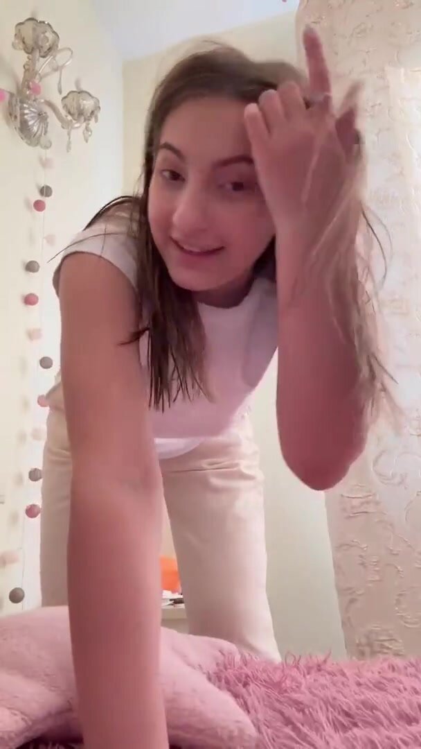 ГОЛАЯ ДЕВИЦА