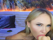 RudeGirl одевает ртом гандон на член