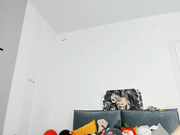 dolly-ll трахает свою попку