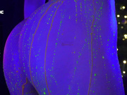 _Q_ неоновый стриптиз