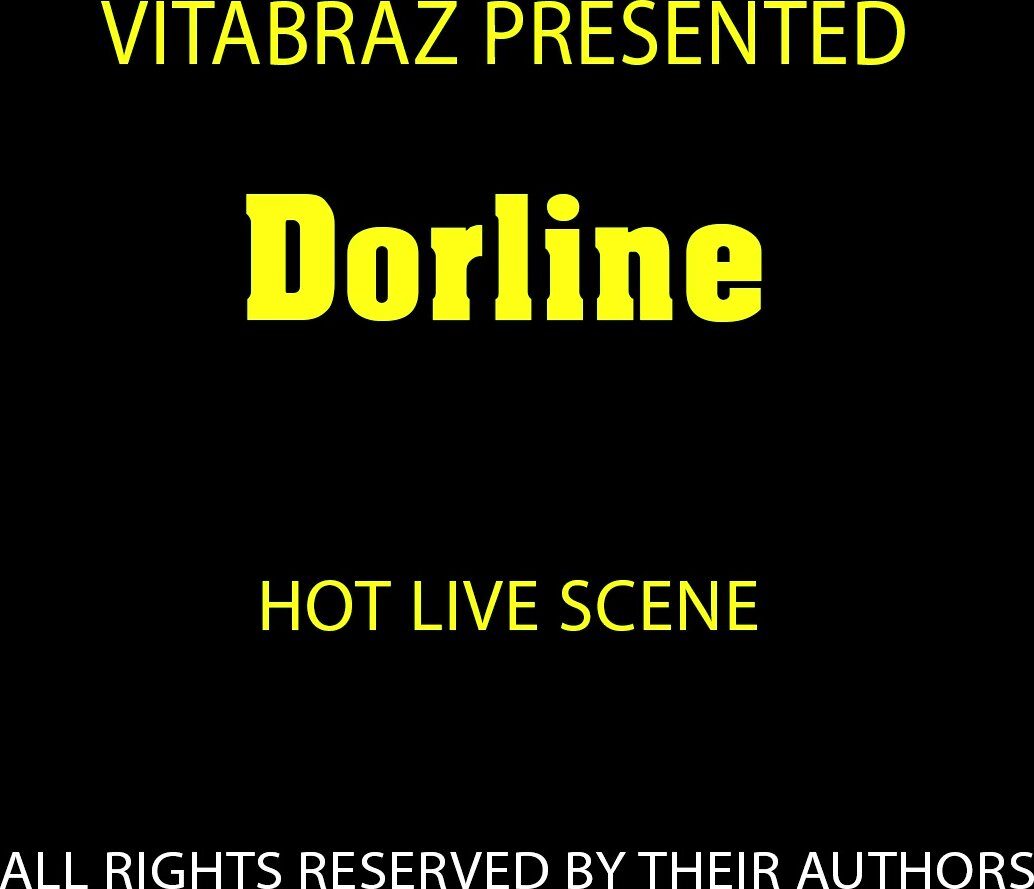 Малышка Dorline теребонькает между ног