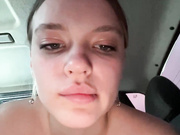 AlodieCrumbls в машине голая
