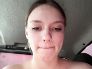 AlodieCrumbls в машине голая