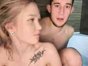 -The-sweet-couple-  в ванной с нвоыми сисями