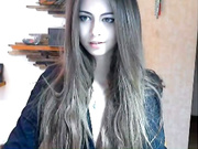 Симпатичная девушка мастурбирует