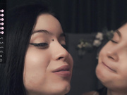 VividGirlss лесби сучки ласкаются