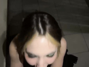 -MarshmelloW- трахнул в подъезде и кончил в рот