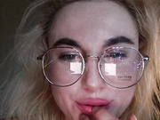 Lovee123 отсосала и поскакала на члене