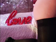 1Kaifeta - богиня фетиша делает шикарный отсос дилдо