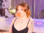 Annaa_Banana чем-то дышит при заглоте