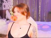 Annaa_Banana чем-то дышит при заглоте