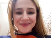 elegant_babe в туалете садится на лицо дрочит