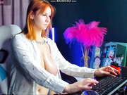 AngelaRoy - болтает и трёт дилдо о свои большие сиськи